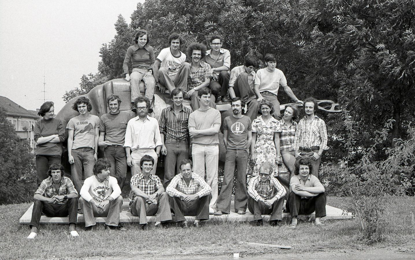 1976